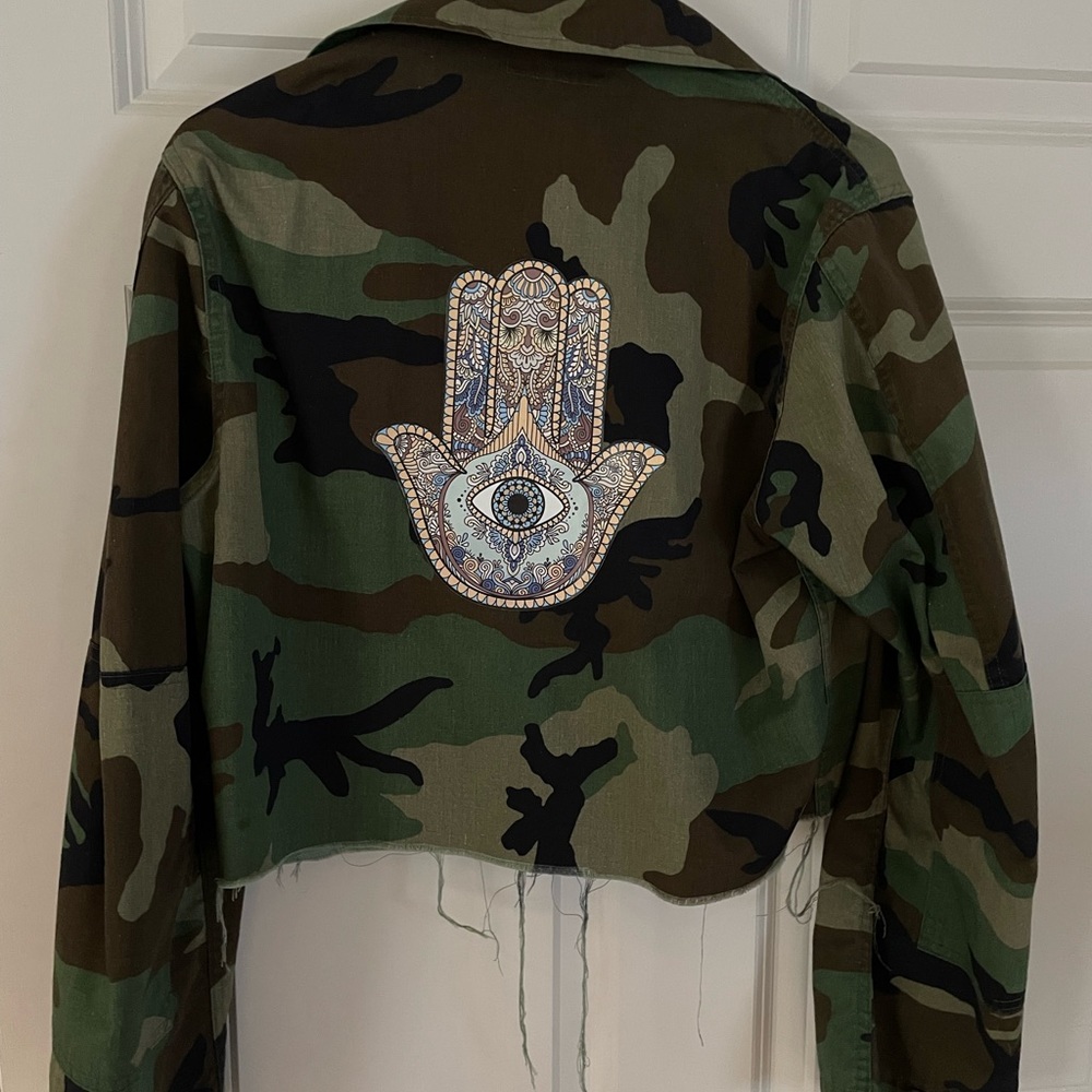 Hamsah camouflage cropped jacket.